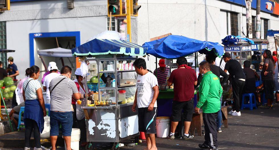 Coronavirus en Perú: ambulantes incumplen restricciones y venden ...