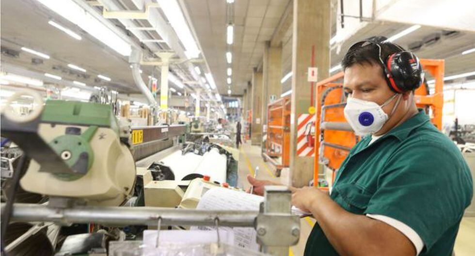 Trabajadores que laboren en feriados se les debe pagar  