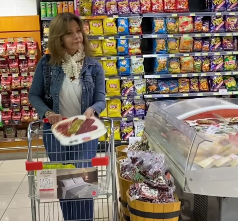 Maritere Braschi da consejos de buenos hábitos al comprar en supermercados.