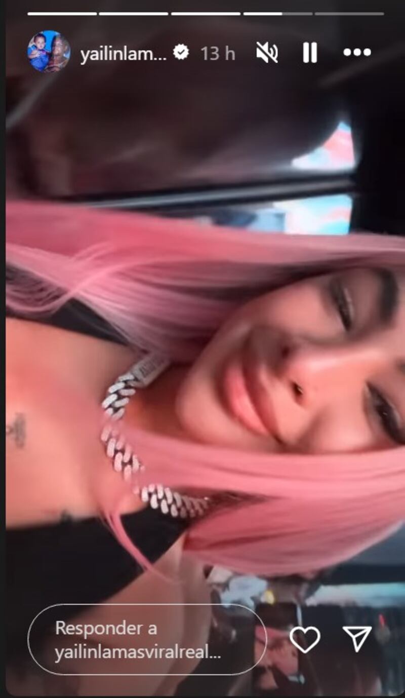 Yailin se tiñó el cabello de rosado como Karol G