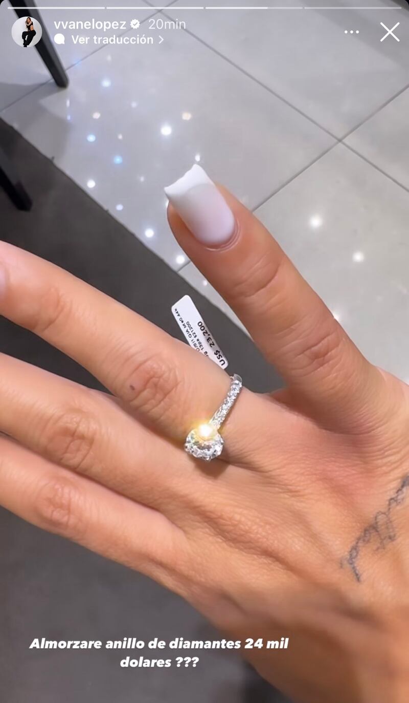 Vanessa López presume costoso anillo obsequiado por su pareja ampayada.
