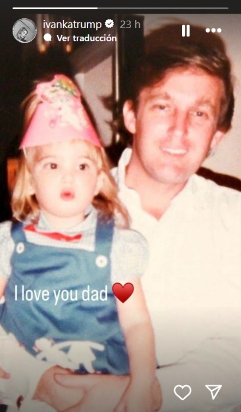 Ivanka Trump junto a su padre Donald Trump