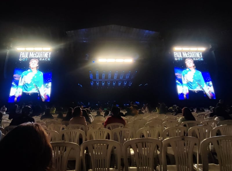 Paul McCartney, ya listo para cantar en el Estadio Nacional de Lima.