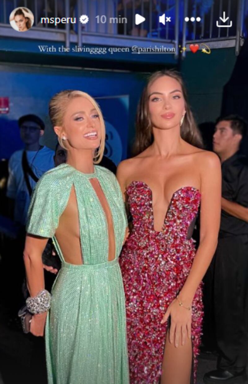 Natalie Vértiz y Paris Hilton.