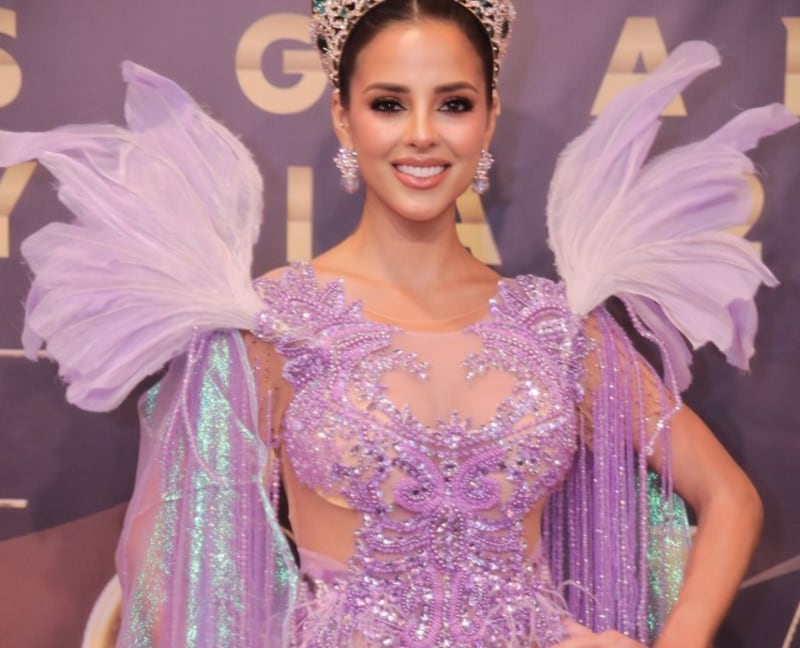 Luciana Fuster brilla como invitada en el Miss Grand Malasia 2024.