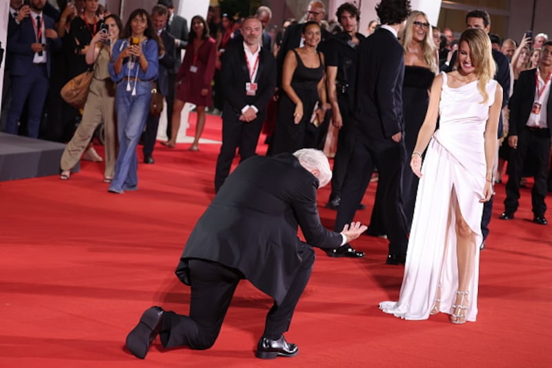 Richard Gere y Alejandra Silva en la alfombra roja del Festival de Cine de Venecia