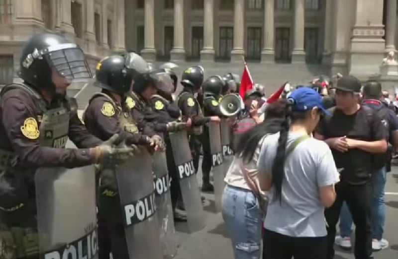 Perú: Manifestaciones en Lima contra la ola de inseguridad y el gobierno de Dina Boluarte.