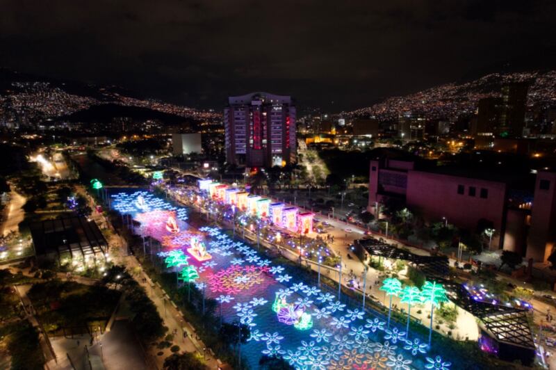 Alumbrados Navideños inspirados en la película Encanto.