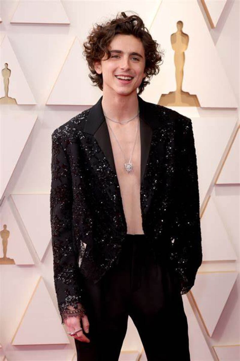 Timothée Chalamet y su estilo rock star en la red carpet de los Oscar 2022