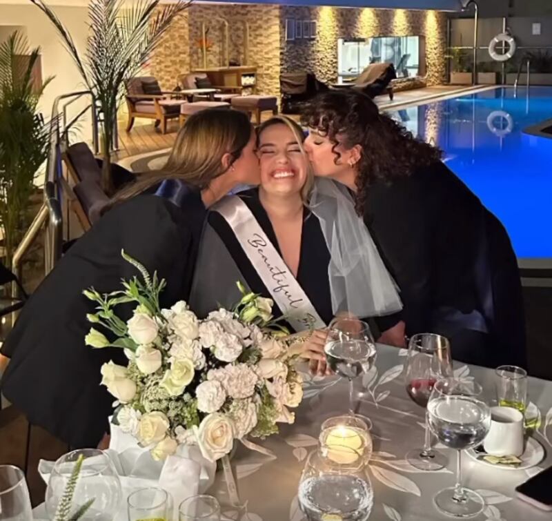 Laura Spoya y Camila Escribens estuvieron entre las invitadas a la despedida de soltera de Cassandra Sánchez