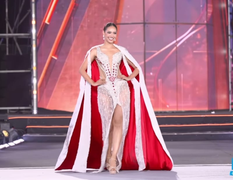 Romina Lozano logró top 5 en el Miss Cosmo Internacional.