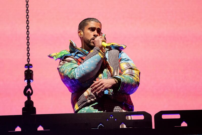 Bad Bunny se presenta en el Festival de Coachella en el Empire Polo Club el viernes, 14 de abril en Indio, California. (Foto: Amy Harris/Invision/AP)