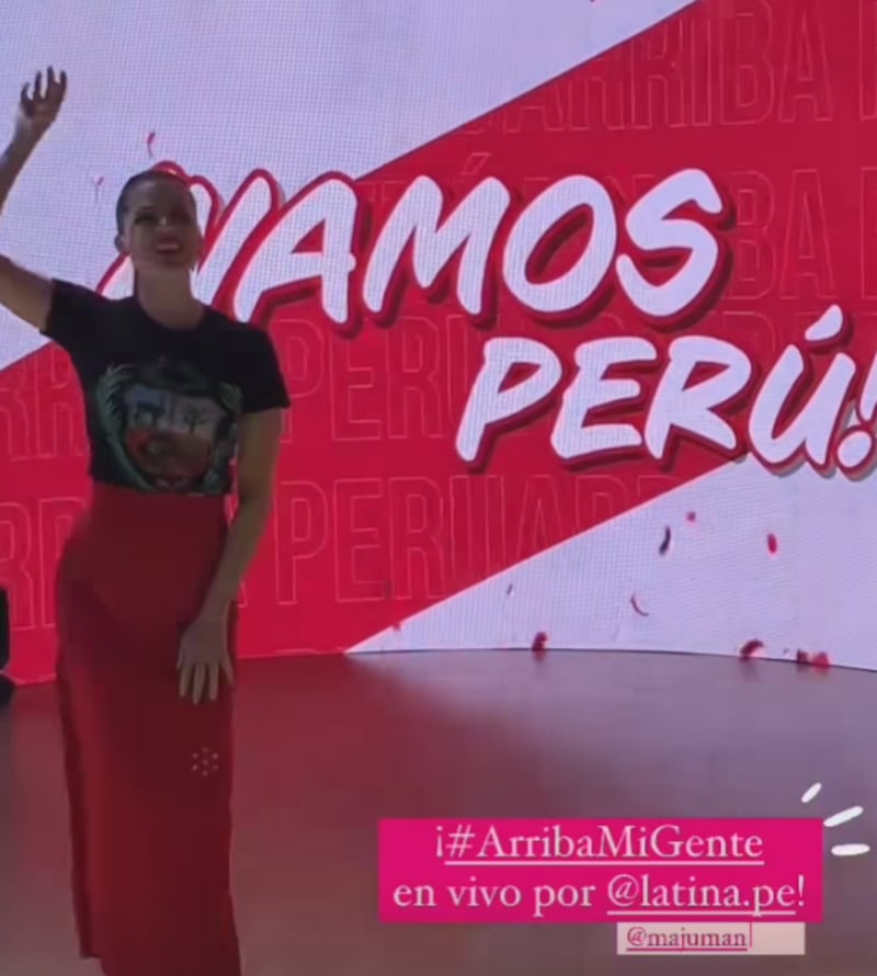 Maju Mantilla se vistió de bicolor y alentó a la selección peruana.