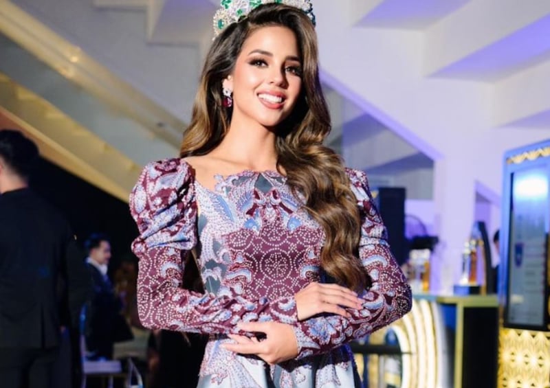 Luciana Fuster continúa su gira por el Miss Grand Internacional.