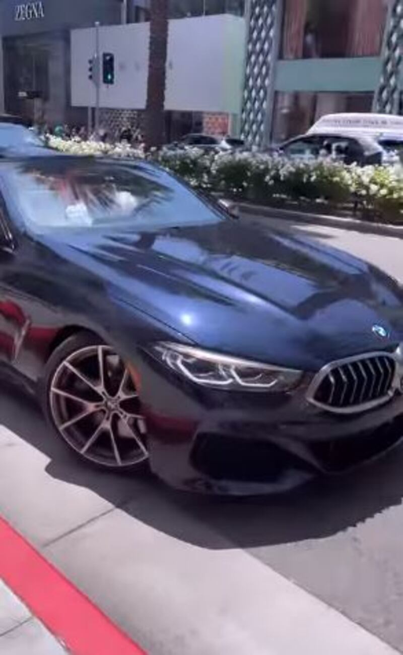 El BMW 8I con el que Magaly se paseó por Rodeo Drive.