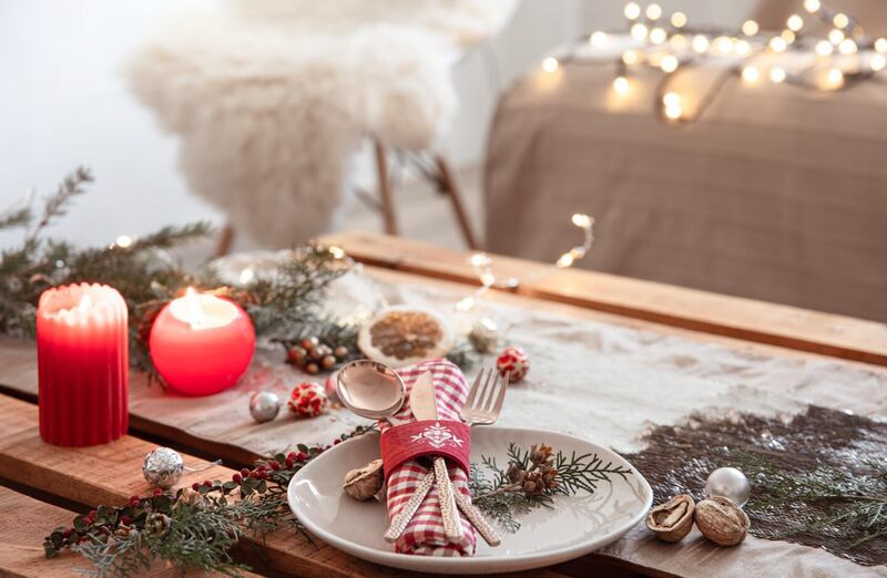 Decorar la mesa también es una buena idea