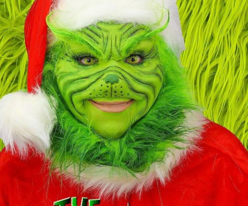 Josetty Hurtado se convierte en el Grinch a poco de la Navidad