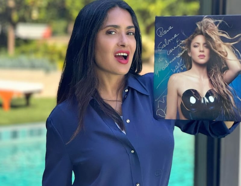 Salma Hayek elogia a la colombiana Shakira.