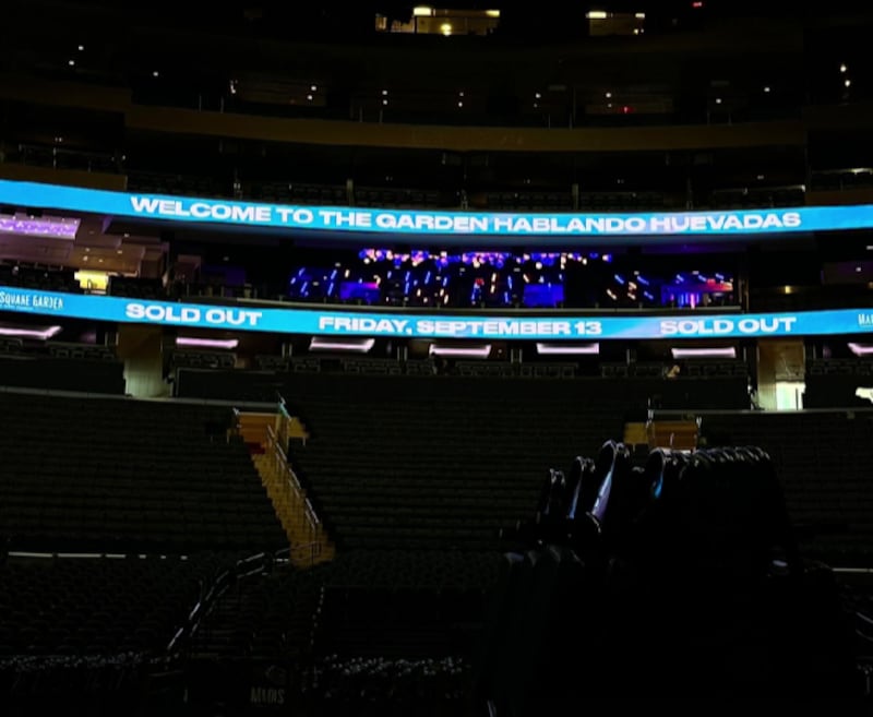 Hablando Huevadas se presentó a casa llena en el Madison Square Garden.