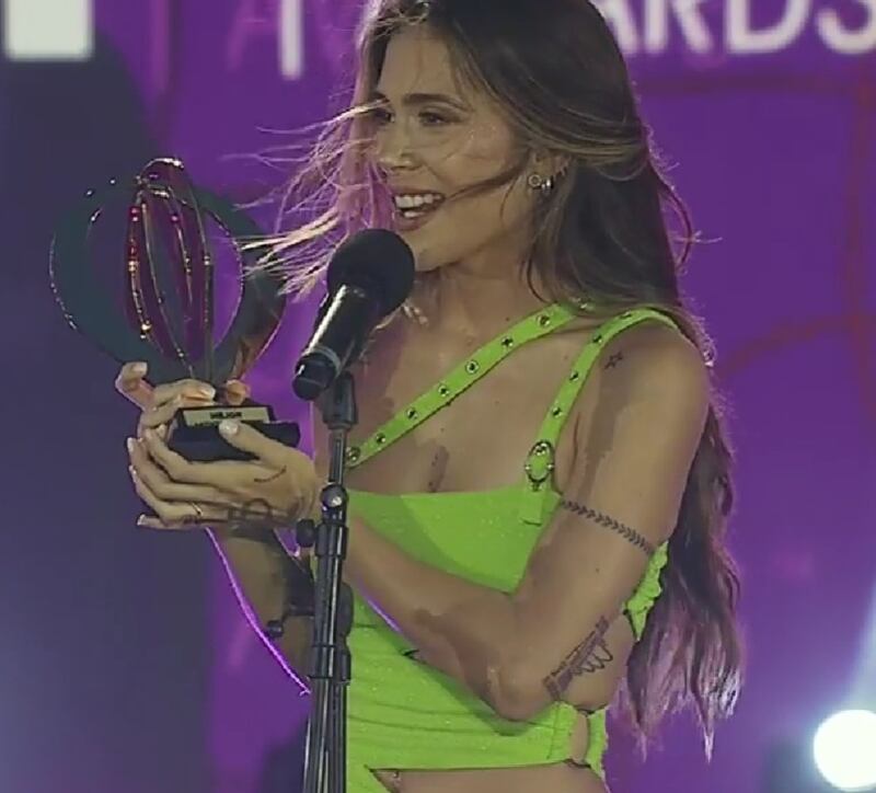 Greeicy recibe Mejor Artista Femenina Premios HEAT