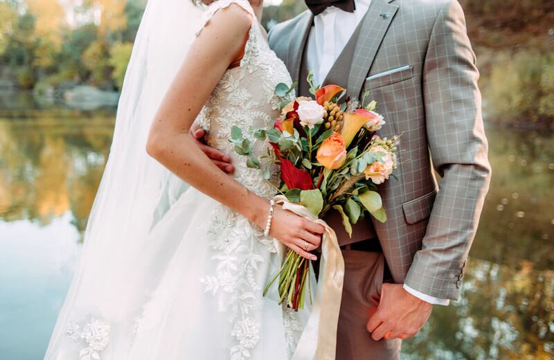 En los vestidos de novia el minimalismo y estilo romántico van de la mano.