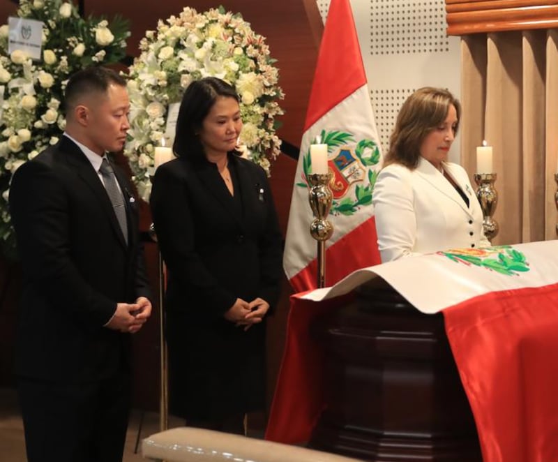 Dina Boluarte presente en los actos fúnebres del exmandatario Alberto Fujimori.