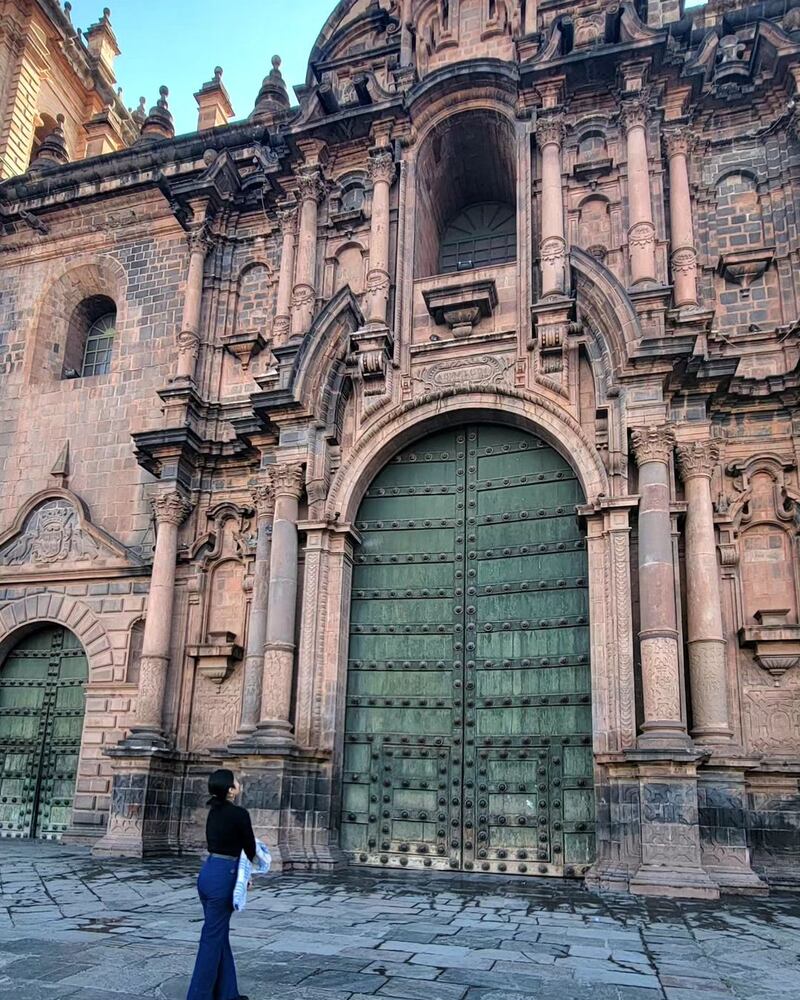 La puerta de la Catedral de Cusco es impresionante.