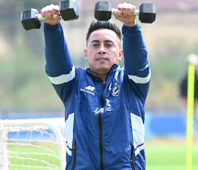 Christian Cueva en entrenamiento con el club Cienciano.