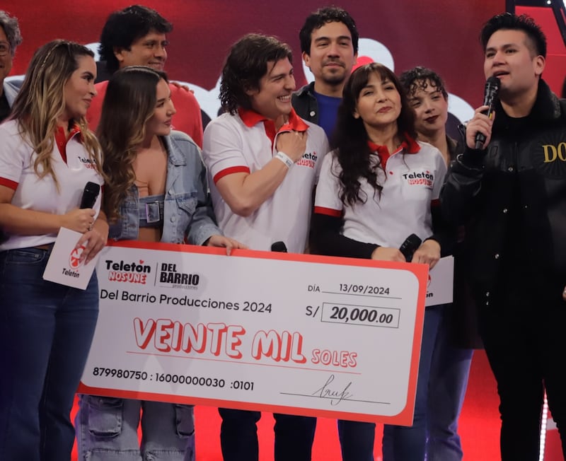 Teletón Perú 2'24 recibe donativo del elenco de "Tu nombre y el mío".