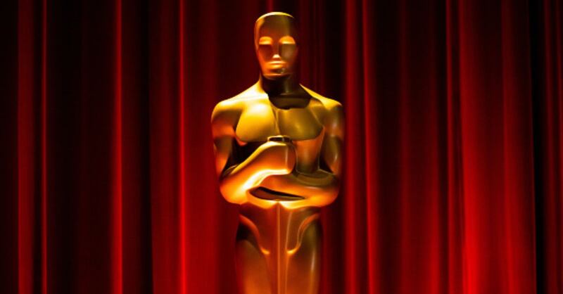 Son más de 90 años de eventos del Oscar donde han quedado para la historia desde vestidos extravagantes hasta momentos polémicos y divertidos.