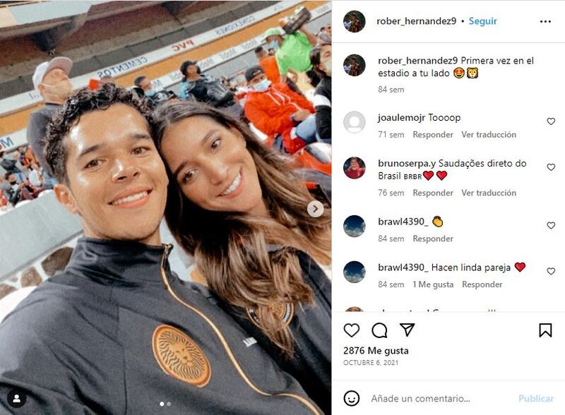 Roberto Hernández Cantoral junto a su novia, Zaire Renata