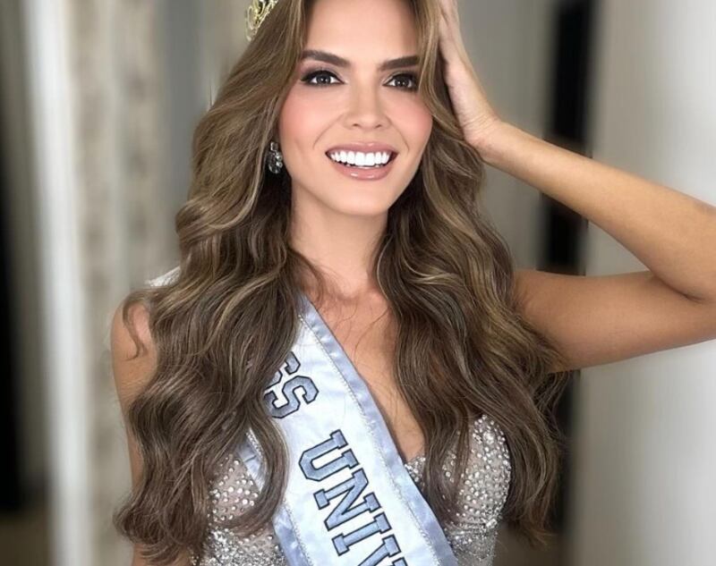 Daniela Toloza, representante del departamento del Valle, fue coronada como Miss Universe Colombia 2024