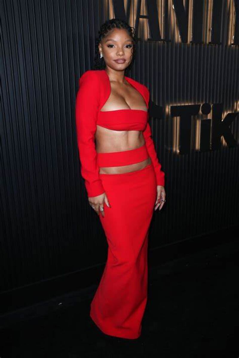 Halle Bailey estaba al rojo vivo durante la fiesta A Night for Young Hollywood de Vanity Fair