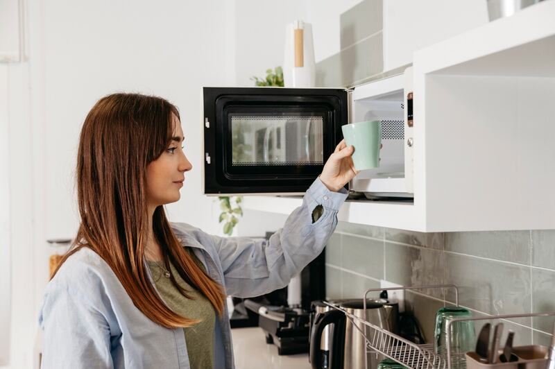 Los microondas consumen más electricidad con sus pantallas digitales