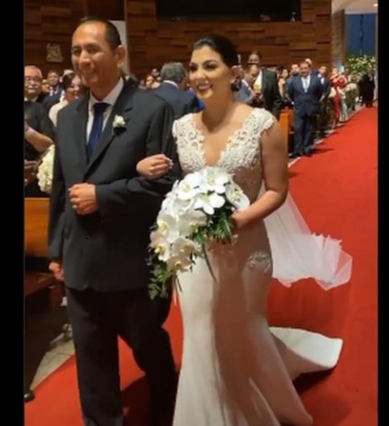 Ana Suicho en su boda con Edison Flores
