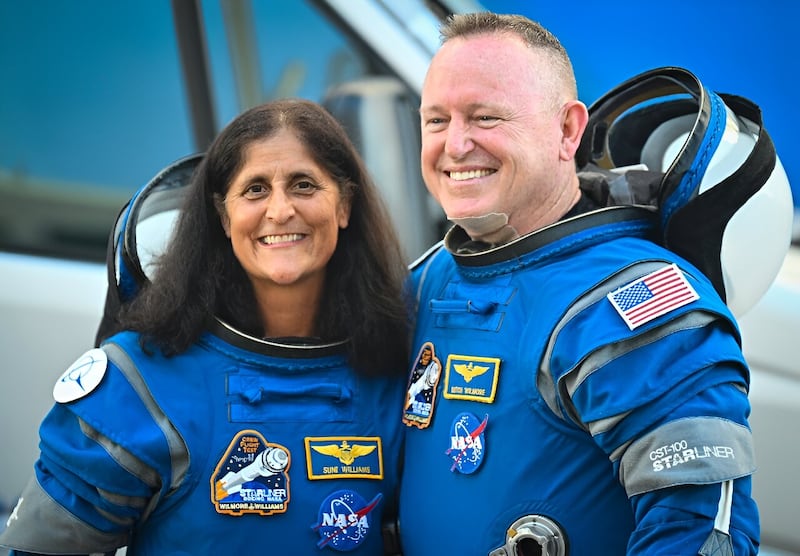 Se suponía que los astronautas Barry Eugene Wilmore y Sunita Williams estarían en el espacio por solo 8 días y ya llevan 65.