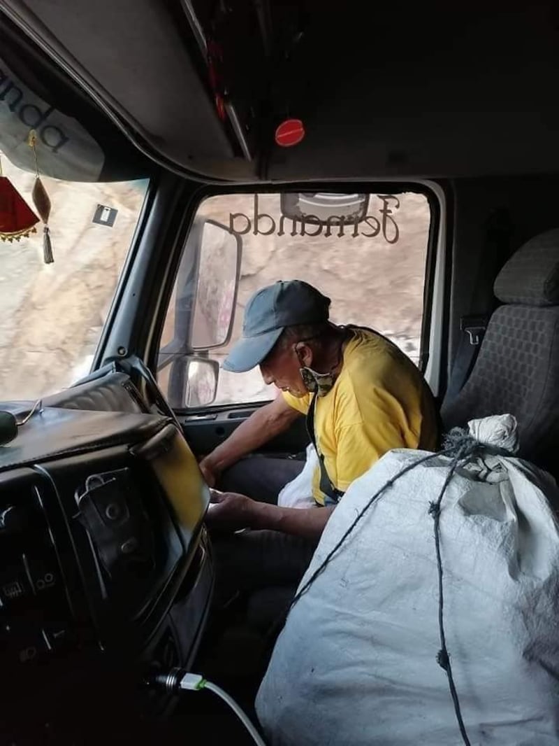 El camionero jaló al abuelo hasta Arequipa