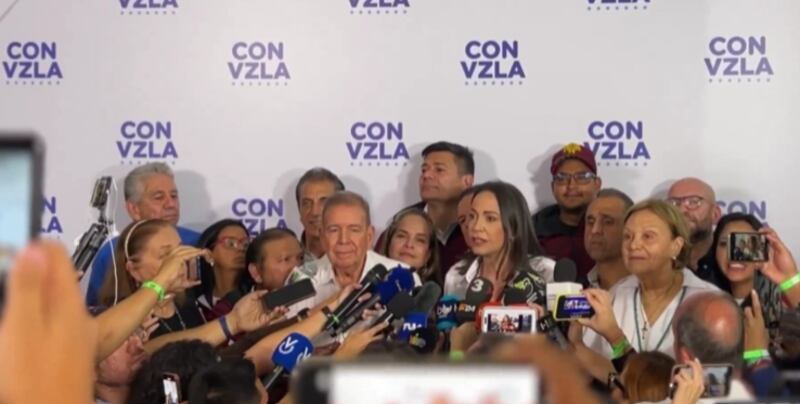 Oposición venezolana presiona a Maduro y se adjudica victoria electoral.